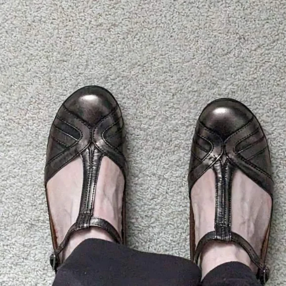 Cobb Hill Angelina T-Strap low heels 7.5W - Picture 1 of 3